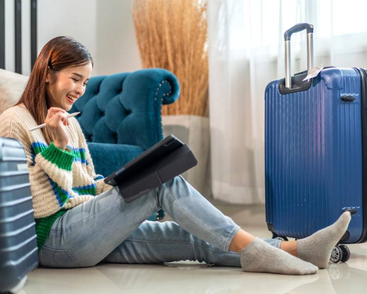 Nếu bạn đang băn khoăn nên đặt vé máy bay trước bao lâu để có giá rẻ thì câu trả lời là hãy ưu tiên ngày thứ Hai hoặc thứ Ba trong tuần.