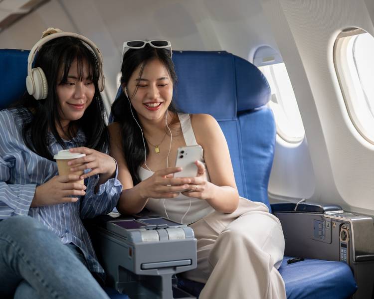 Khi tìm hiểu nên đặt vé máy bay trước bao lâu, bạn cũng nên cân nhắc thời điểm đặt vé sớm để dễ dàng chọn chỗ ngồi yêu thích cho chuyến bay của mình.