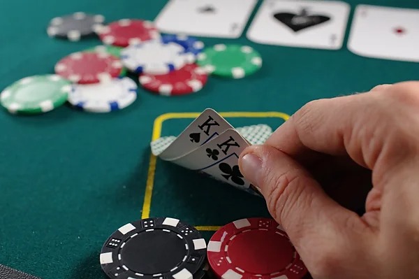 Triple Barrel Poker Là Gì? Chiến Thuật Liều Lĩnh Nhưng Hiệu Quả